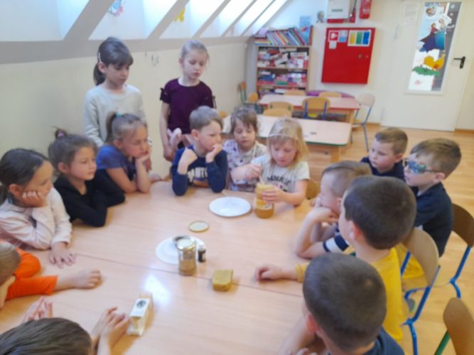 Skąd się bierze mi&oacute;d ekologiczny?